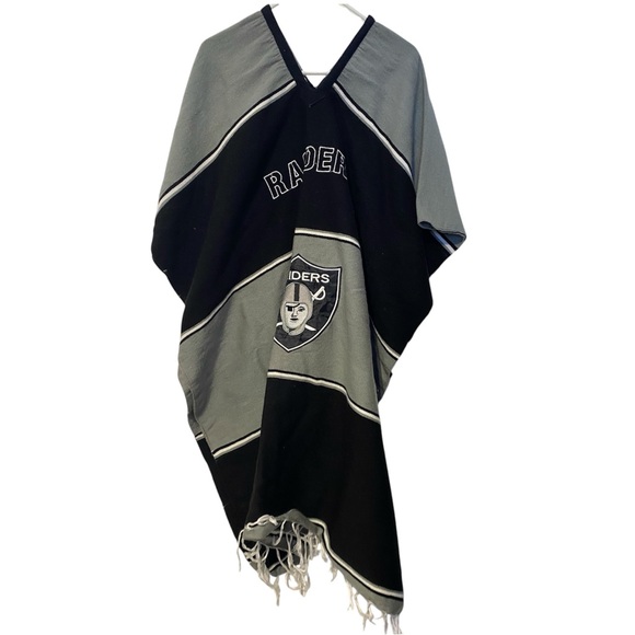 Las Vegas Oakland Raiders Sleeveless Poncho One Size Logo NFL Football - Picture 1 of 3